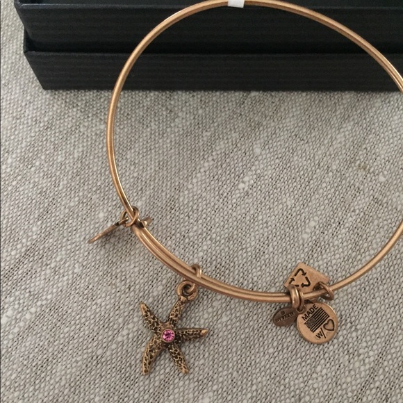 NWT RARE Alex & Ani Arms of Strength Bracelet - Picture 2 of 2